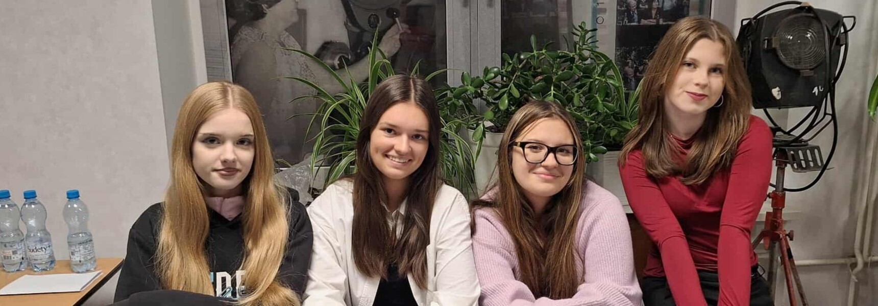 Uczennice podczas koncertu charytatywnego