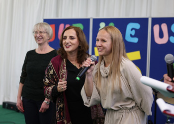 od lewej nauczycielki: Anna Niklewska, Elżbieta Pławecka, Justyna Korczyńska